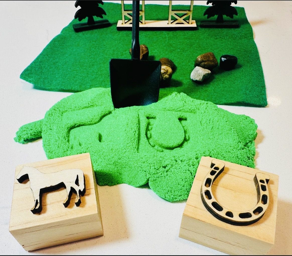 Horse Stable Sensory Kit, Horse Play Dough Busy Box, Miniature Horse Stable Activity Bin, Kinetic Sand Kit for Children, Play Dough Kit