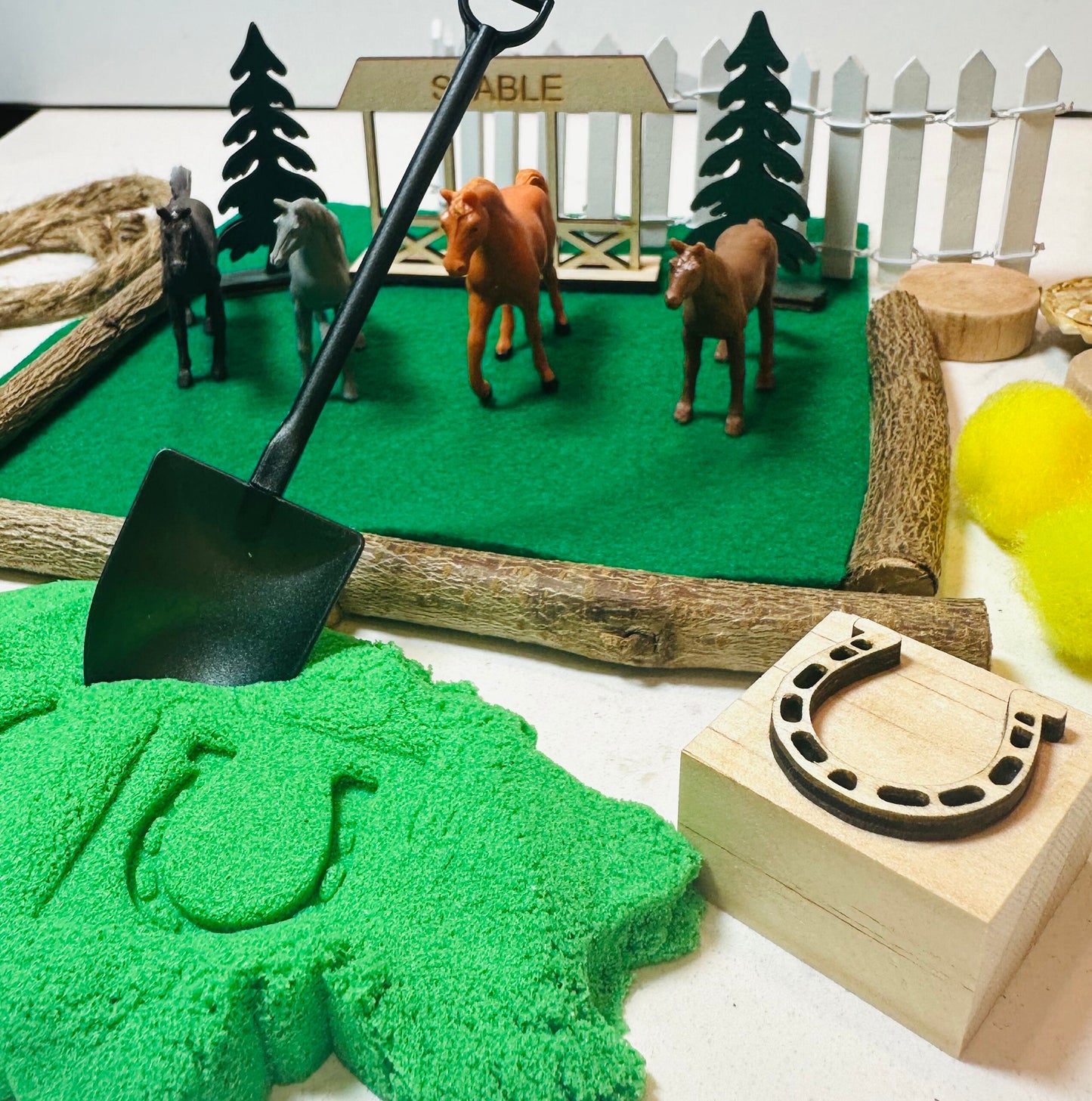 Horse Stable Sensory Kit, Horse Play Dough Busy Box, Miniature Horse Stable Activity Bin, Kinetic Sand Kit for Children, Play Dough Kit